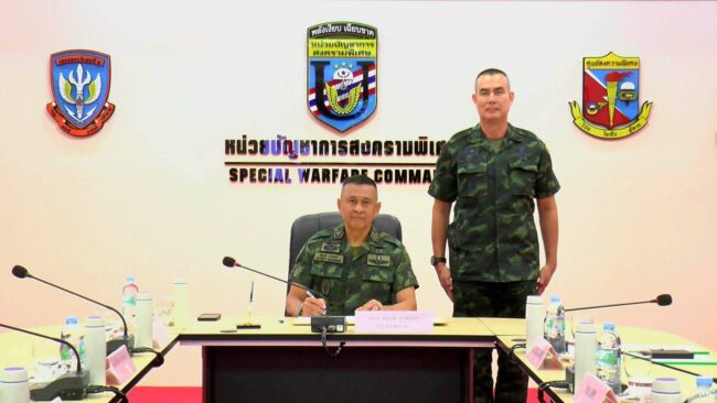 ลพบุรี : รอง ผบ.ทบ. ตรวจเยี่ยม มอบของขวัญปีใหม่ ให้แก่กำลังพลหน่วยรบพิเศษ เพื่อเป็นขวัญกำลังใจในการปฏิบัติงาน