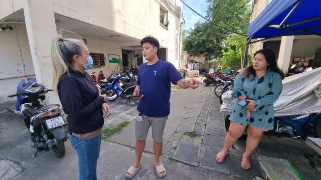 นนทบุรี : เซฟโรงเรียนดังสุดแค้นโจรสองผัวเมียขโมยรถ จยย.ต่อหน้าต่อตา