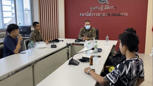 นนทบุรี : ตร.รวบกลุ่มวัยรุ่นหลังเปิดศึกยิงกันสาดกระสุนกว่า 10 นัด ปมเหตุเรื่องดูดพอต