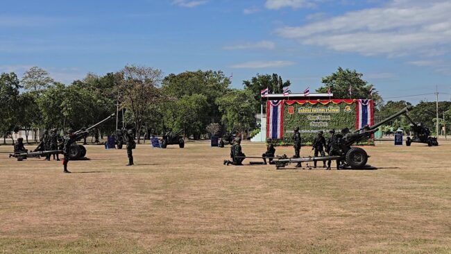 ลพบุรี : ศูนย์การทหารปืนใหญ่ เปิดบ้านทหารใหม่ ค่ายภูมิพลฯ พร้อมนำญาติทหารใหม่ ชมการแสดงขีดความสามารถของน้อง ๆ ทหารใหม่