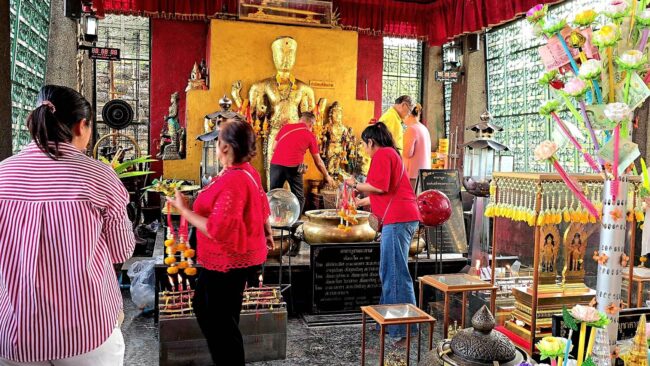 ลพบุรี : บรรยากาศเทศกาลตรุษจีน คึกคัก ชาวไทยเชื้อสายจีนแห่ไหว้เทพเจ้าตามความเชื่อ ตั้งแต่ช่วงเช้า เนื่องในวันไหว้ เทศกาลตรุษจีน 2568