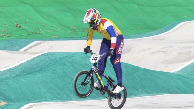 โกเมธ” ฟอร์มขั้นเทพได้แชมป์ตามคาด “หทัยเพชร” ยอดเยี่ยมคว้าดับเบิ้ลแชมป์ ศึก BMX ประเทศไทย ที่ อ.ศรีสัชนาลัย