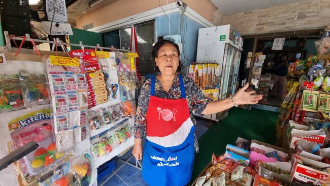 นนทบุรี : ลูกค้ากลายเป็นโจรฉกโทรศัพท์แม่ค้าร้านชำ