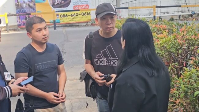 นนทบุรี : เปิดใจหญิงเสื้อเทาในคลิป ถูกสื่อโซเชียลเข้าใจผิดโพสต์โจมตีหาว่าชนพนักงานร้านทำน้ำซุปหกใส่เด็ก 4 ขวบ บาดเจ็บ