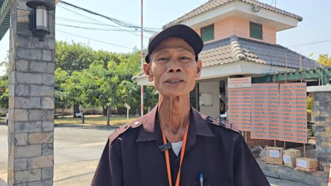 นนทบุรี : สุดประทับใจ ลูกบ้านหมู่บ้านดัง ร่วมใจกันมอบของขวัญปีใหม่ให้ รปภ. รวมเกือบ 3 แสนบาท