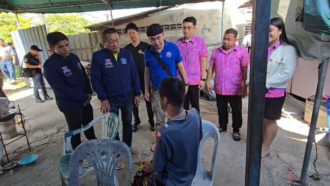 นนทบุรี : ที่ปรึกษา กิตติมศักดิ์คณะกรรมาธิการการศึกษา พร้อมคณะครูช่วยสอนพี่น้องยากจนแต่เรียนดีพ่อป่วยเป็นมะเร็ง