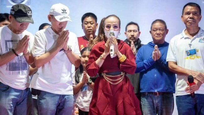 สุขใจผู้ให้ อิ่มใจผู้รับ “ผอ.ฟ้า จัดเลี้ยงสังสรรค์ แจกโบนัส ฉลองปีใหม่ ขอบคุณพนักงาน