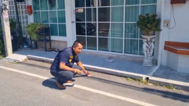นนทบุรี : ทนายรณรงค์ ฟิวส์ขาดหลังแก๊งปล่อยกู้โปรยนามบัตร เกลื่อนหน้าสำนักงานมูลนิธิ หากยังทำอีกจะแจ้งความดำเนินคดีเด็ดขาด