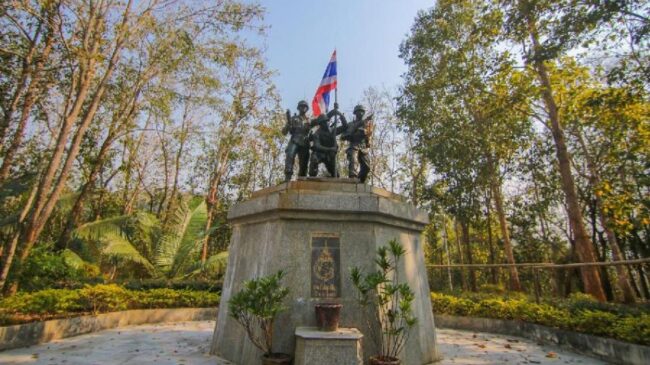 พิพิธภัณฑ์ทหารกลางแจ้ง อนุสรณ์สถาน 17 ทหารกล้า (ฐานปฏิบัติการห้วยโก๋น)