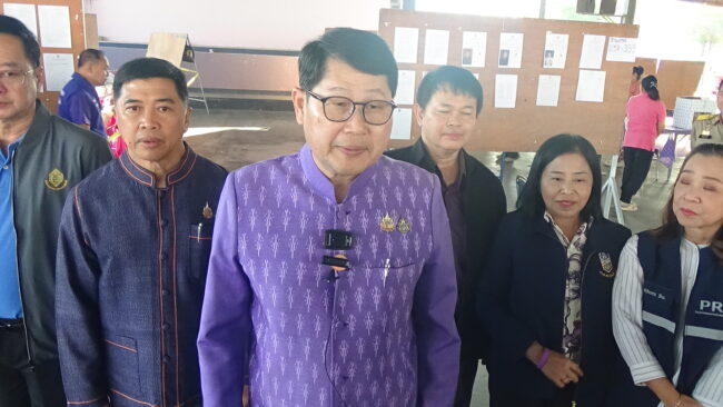 พิษณุโลก : บรรยากาศการเลือกตั้ง ส.อบจ. คึกคักตั้งแต่เช้า บางหน่วยมีมารอก่อนเปิดหีบเลือกตั้ง