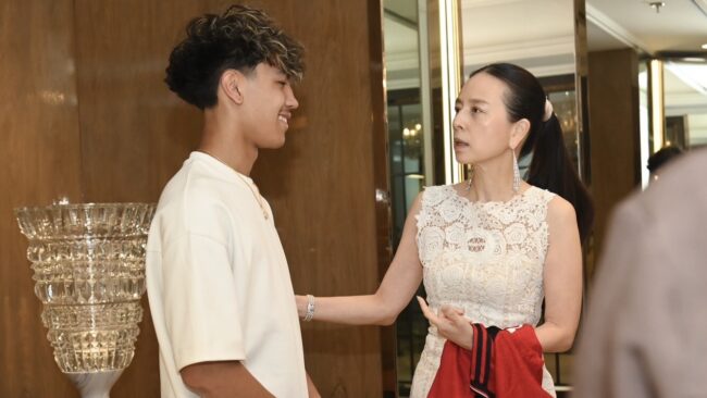 มาดามแป้ง” ให้การต้อนรับ ซิลวา แม็กเซส เข้าพบ ก่อนบินกลับอังกฤษ-สมทบ ทีมชาติไทย U17 อีกครั้งที่แคมป์ กาตาร์