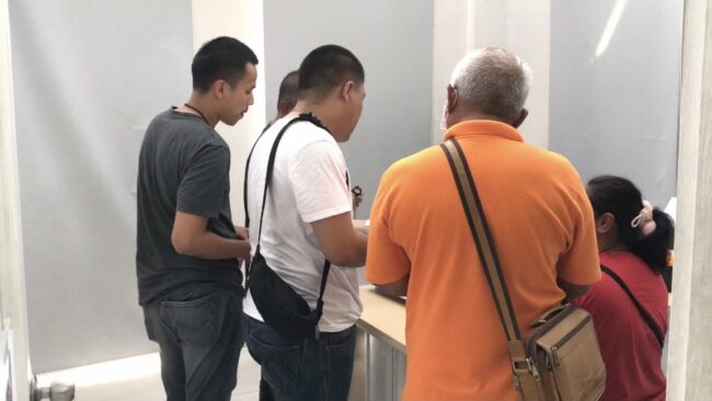 นนทบุรี : สองสามีภรรยาช็อก นำสร้อยคอทองคำน้ำหนัก 2 บาท ล้างน้ำยาล้างจานแล้วลอก เข้าแจ้งความขอความเป็นธรรม
