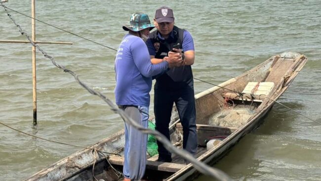 มุกดาหาร : ตำรวจ ร่วมกับ ตรวจคนเข้าเมือง ออกตรวจสอบพื้นที่ตามแนวชายแดนริมน้ำโขง