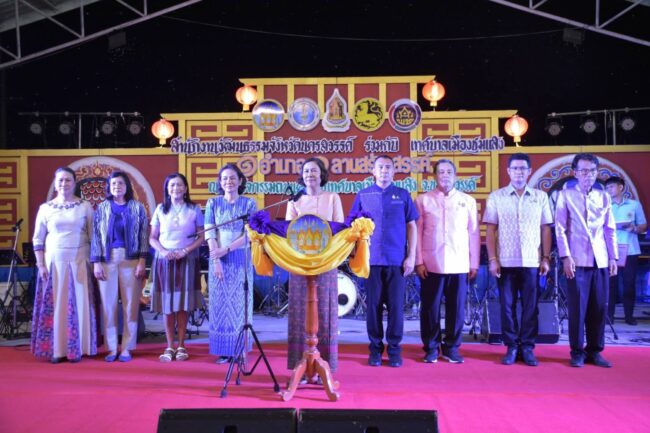 นครสวรรค์ : ผู้ว่าเป็นประธานเปิดงาน 1 อำเภอ 1 ลานสร้างสรรค์ ถนนคนเดิน ที่อำเภอชุมแสง
