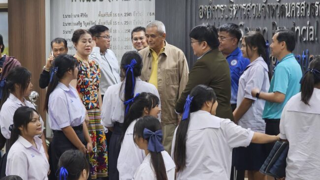 นครสวรรค์ : ผอ.รร.บึงบอระเพ็ดวิทยา นำนักเรียนเข้าพบ นายก อบจ. เพื่อขอบคุณที่ให้การสนับสนุนแก่นักเรียนนักกีฬา