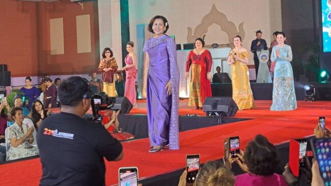 นครสวรรค์ : จังหวัดร่วมกับคณะกรรมการพัฒนาสตรี จัดงาน มนต์เสน่ห์ผ้าไทย ร้อยรวมใจชาวเมืองสี่แคว