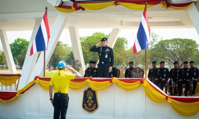 ลพบุรี : ศูนย์บรรเทาสาธารณภัย กองพลทหารปืนใหญ่ ปล่อยขบวนรถยนต์บรรทุกน้ำช่วยเหลือประชาชน