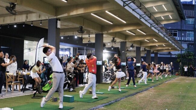 เปิดตัวสวรรค์นักกอล์ฟ 42 tee off driving range