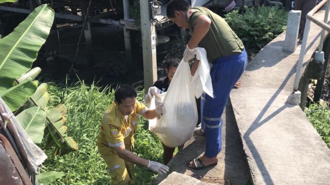 นนทบุรี : ย่าวัย 80 ปี เดินไปล้างพื้นริมน้ำก่อนพลาดท่าตกน้ำเสียชีวิต