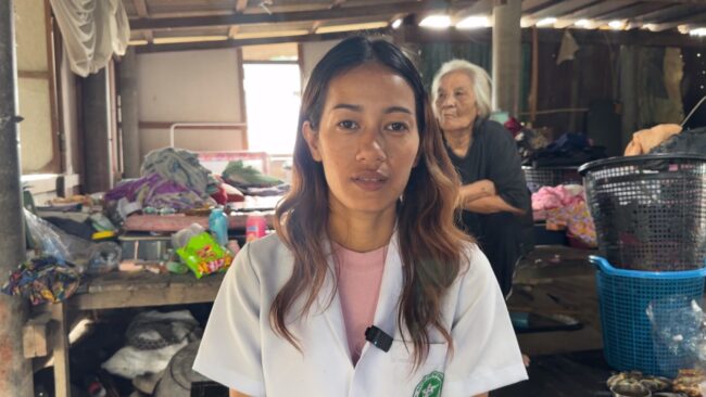 นนทบุรี : ม.6 ถูก ม.1 สองคนใช้มีดรุมแทงสาหัส เลือดท่วมปอด กลางโรงอาหารโรงเรียนดัง สาเหตุเพียงมองหน้า