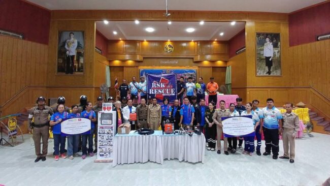 ศรีสะเกษ : โรตารีกันทรลักษ์มอบเครื่องตัดถ่างและเครื่อง AED ให้กับกู้ชีพและตำรวจ