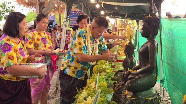 ลพบุรี : บรรยากาศท่องเที่ยวคึกคัด 1 ใน 12 เมืองน่าเที่ยว สงกรานต์เมืองลิง ถนนดินสอพอง