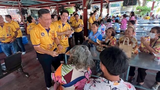 นครสวรรค์ : ทีมพัฒนาบ้านเมือง ลงพื้นที่พบปะผู้สูงวัยที่โรงเรียนมารีวิทยา ย้ำ นโยบายและวิสัยทัศน์ของผู้สมัครต่างหากที่สำคัญ