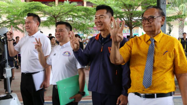 อุดรธานี : ศึกชิงนายกเล็กนครอุดรธานี คึกคัก สมัครเลือกตั้ง สท.และนายกเทศมนตรี วันแรกคึกคัก