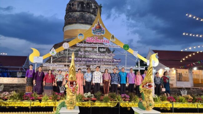 นครสวรรค์ : ผู้ตรวจกระทรวงวัฒนธรรมร่วมกับผู้ว่า เปิดงานสืบสานประเพณีสงกรานต์เมืองพระบาง 