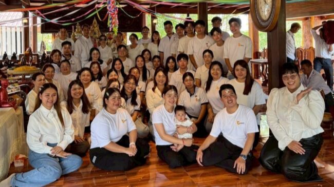 นครสวรรค์ : เดอะ จี ประกอบพิธีสรงน้ำพระ ไหว้ครู ทอดผ้าป่าและปล่อยปลาไหล พร้อมทำบุญที่วัดหัวเขา อ.ตาคลี