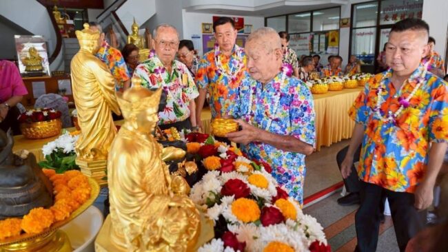 นครสวรรค์ : มูลนิธิปากน้ำโพประชานุเคราะห์จัดพิธีรดน้ำขอพรผู้อาวุโสในเทศกาลสงกรานต์