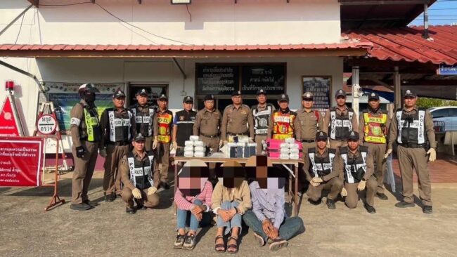 พิษณุโลก : พนักงานรถทัวร์ใจถึง แจ้งตำรวจ สภ.เนินกุ่ม จับกุมผู้โดยสารขนยาบ้า 300,000 เม็ด อ้างได้รับค่าจ้างขนครั้งละแสน