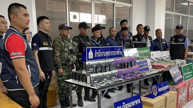 มุกดาหาร : ศุลกากร สนธิกำลังหน่วยความมั่นคงในพื้นที่ ตรวจยึดบุหรี่ไฟฟ้าพร้อมผู้ต้องหา 1 ราย