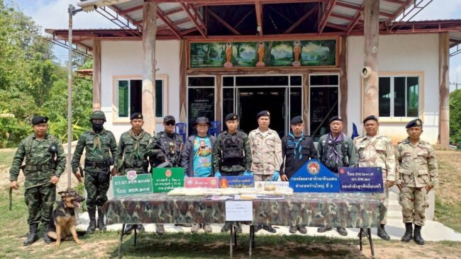 มุกดาหาร : ทหารพรานที่ 2105 สนธิกำลังยึดยาบ้าจำนวน 1 กระสอบ และ เฮโรอิน 1 แพ็ค