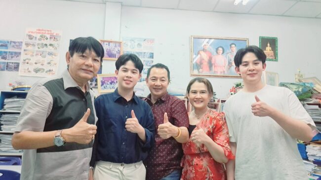 นครสวรรค์ : นักเรียนคนเก่งโรงเรียนนครสวรรค์ สอบได้คณะรัฐศาสตร์ 5 มหาวิทยาลัย กราบคารวะ อาจารย์เฉลิม รอดหลง