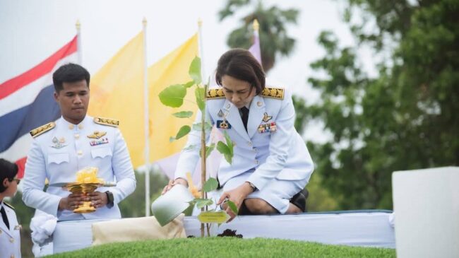 นครสวรรค์ : ผู้ว่าราชการจังหวัด พร้อมคณะข้าราชการ ประกอบพิธีปลูกต้น “พระศรีมหาโพธิทศมราชบพิตร”ณ พุทธอุทยานฯ