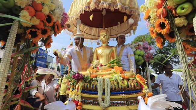 ลพบุรี : พุทธศาสนิกชน นับหมื่นคนร่วมประเพณีชักพระศรีอริยเมตไตรย วัดไลย์ มรดกภูมิปัญญาทางวัฒนธรรมระดับชาติ