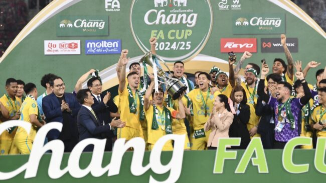 สมัยที่ 7!”มาดามแป้ง” มอบถ้วยแชมป์ ช้าง เอฟเอ คัพ ฤดูกาล 2024/25 ให้สโมสร บุรีรัมย์ ยูไนเต็ด