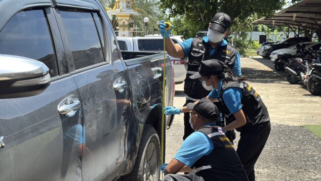 นนทบรี : ตร.ชัยพฤกษ์ ตรวจรถกระบะ พบร่องรอยชนตรงจุด จ่อฝากขังคนขับ อ้างเปิดเพลงดังไม่รู้ตัวว่าชน