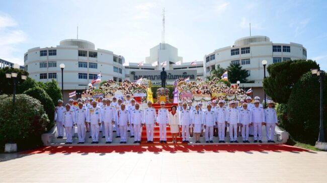 ลพบุรี : รพ.อานันทมหิดล จัดพิธีบำเพ็ญกุศลทักษิณานุปทาน และวางพวงมาลา เนื่องในวันคล้ายวันสวรรคต รัชกาลที่ 8