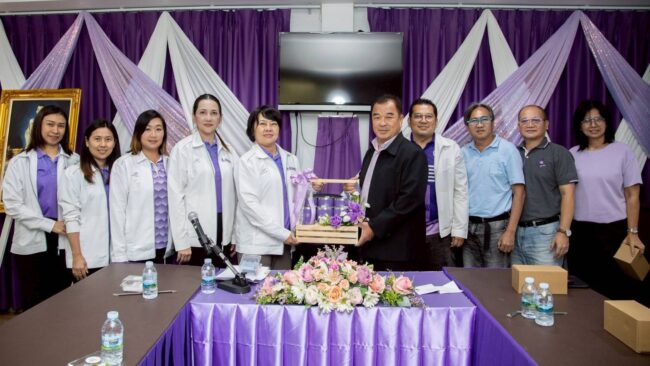 นครสวรรค์ : คณะกรรมการสมาคมศิษย์เก่าโรงเรียนนครสวรรค์จัดประชุม ครั้งแรก และสักการะสิ่งศักดิ์สิทธิ์ เพื่อความเป็นสิริมงคล