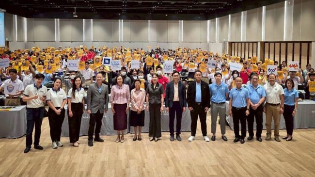 นครสวรรค์ : ผู้ว่าฯ เป็นประธานพิธีเปิด UTCC Tutor ติวทั่วไทย ที่เซ็นทรัล นักเรียนโรงเรียนดังร่วมติวเพียบ