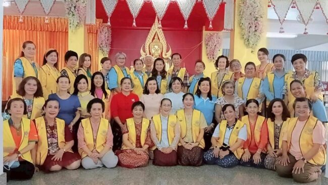 ไลออนส์ปากน้ำโพทำบุญใหญ่