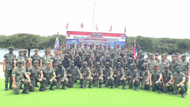 ชลบุรี : พิธีประดับปีกอ่อน “SEAL” มนุษย์กบ นักทำลายใต้น้ำจู่โจม รุ่นที่ 53 จาก 68 นาย จบเพียง 25 นาย