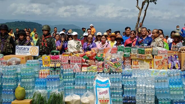 ศรีสะเกษ : รวมกำลังใจจากแนวหลังสู่แนวหน้า เพื่อให้กำลังใจทหารกล้าที่ปฏิบัติหน้าที่ตามชายแดนไทย-กัมพูชา