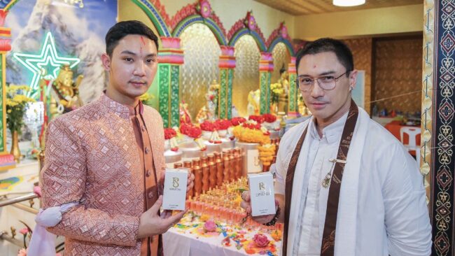 สุดปัง ชีส พีรกร – เอ พศิน ร่วมปลุกเสกน้ำหอม พี.เอส.ดิวาลี ดึงพลังบวกสู่ชีวิต