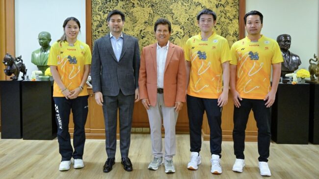 โค้ชเป้” นำ “เมย์-วิว” ขอบคุณสิงห์ หลังหนุนบ้านทองหยอดสู่มือ 1 โลก
