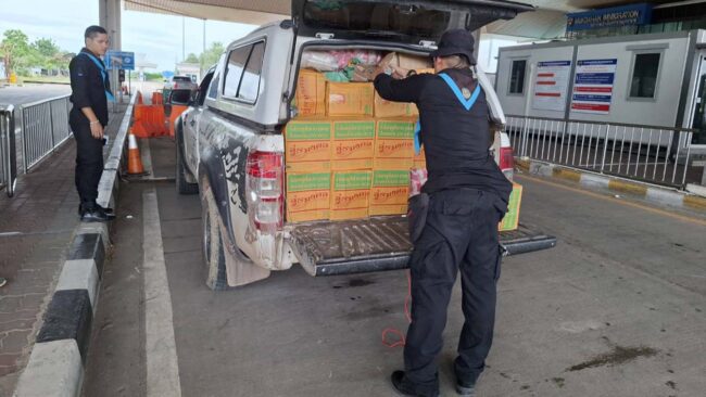 ยึดยาแก้ไอไม่มี อ.ย. กว่า 8,000 ขวด