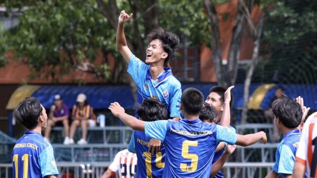 ศึกลูกหนัง “กรมพลศึกษา เดลินิวส์ คัพ 2025” ยังดวลแข้งกันอย่างเข้มข้นเร้าใจแฟนบอลขาสั้น