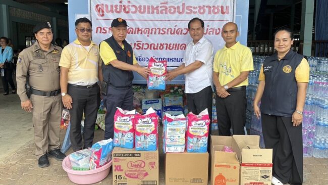 ประธาน กมธ.การท่องเที่ยวและการกีฬา วุฒิสภา ลงพื้นที่ศูนย์ช่วยเหลือประชาชนในจังหวัดตราด